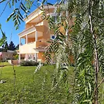 Lucie Lime Πανσιόν Luz